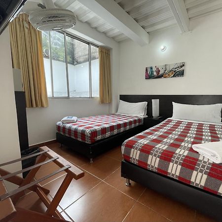 Hostal Lleras Calle 8 Medellín Zewnętrze zdjęcie