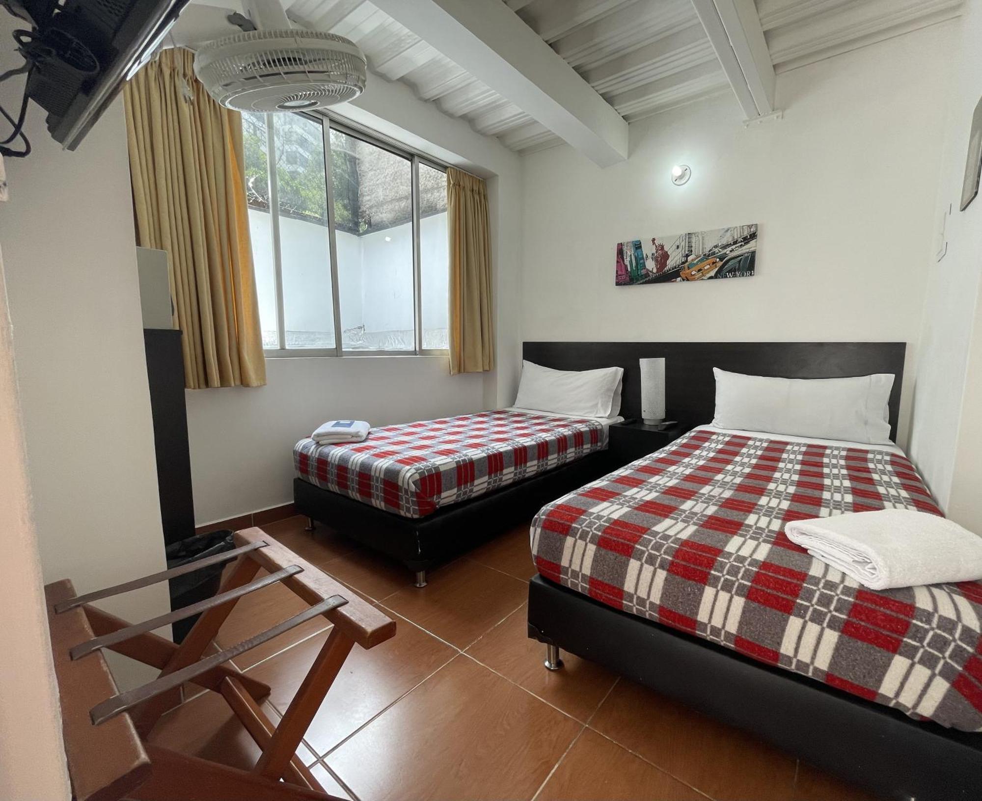Hostal Lleras Calle 8 Medellín Zewnętrze zdjęcie