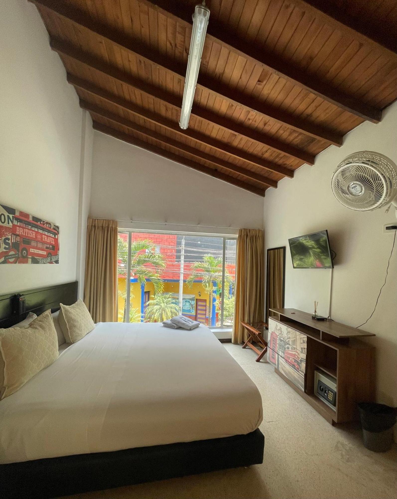 Hostal Lleras Calle 8 Medellín Zewnętrze zdjęcie