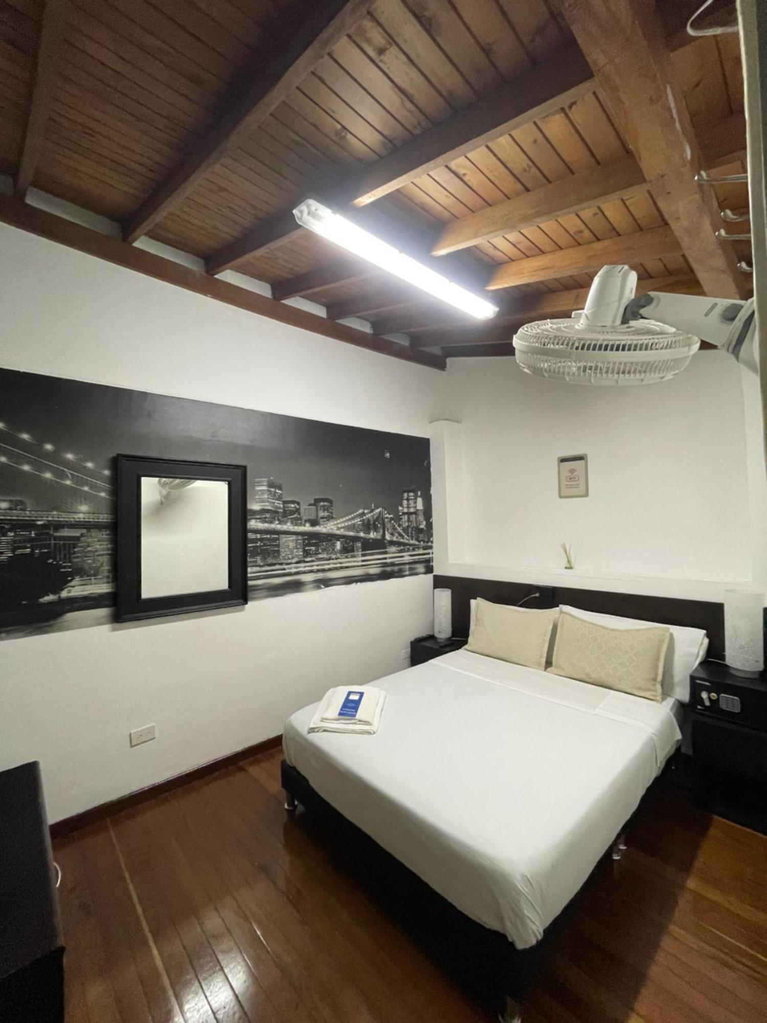 Hostal Lleras Calle 8 Medellín Zewnętrze zdjęcie