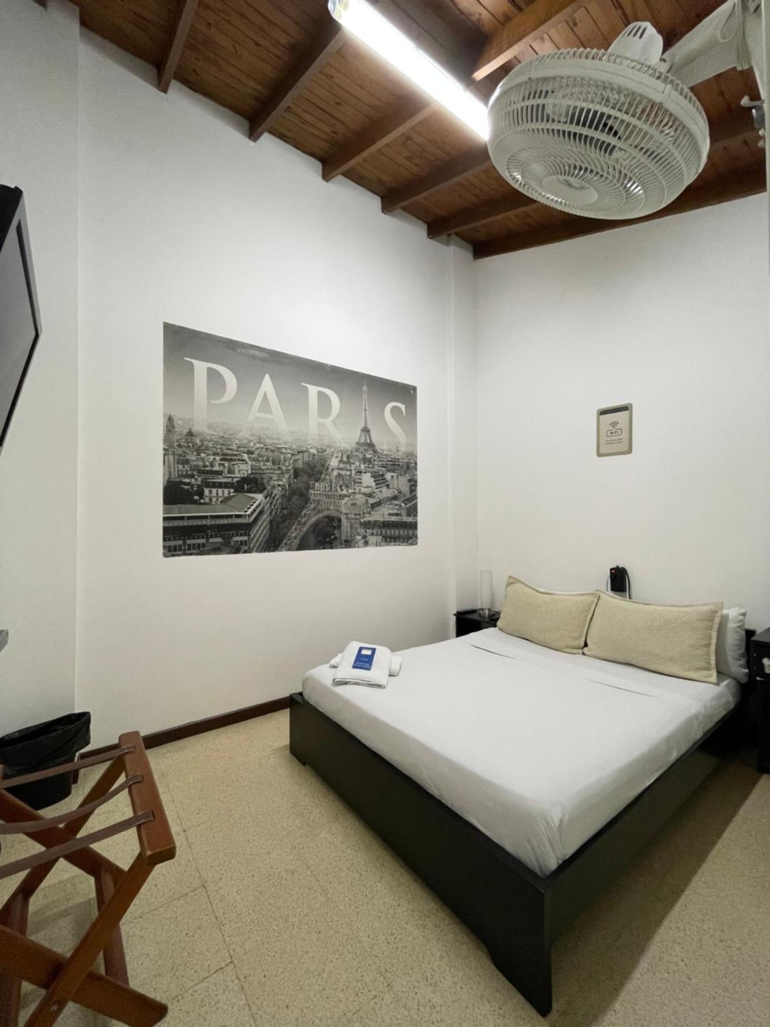 Hostal Lleras Calle 8 Medellín Zewnętrze zdjęcie