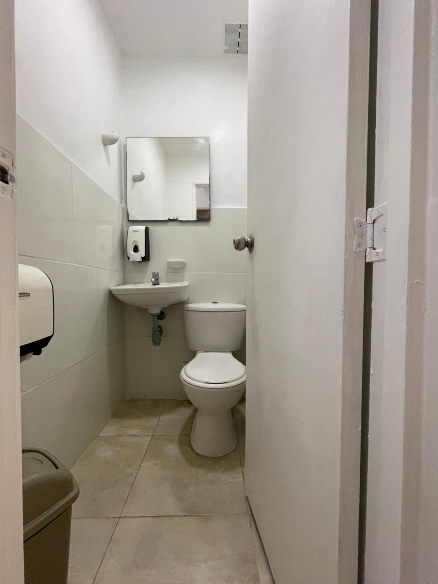 Hostal Lleras Calle 8 Medellín Zewnętrze zdjęcie