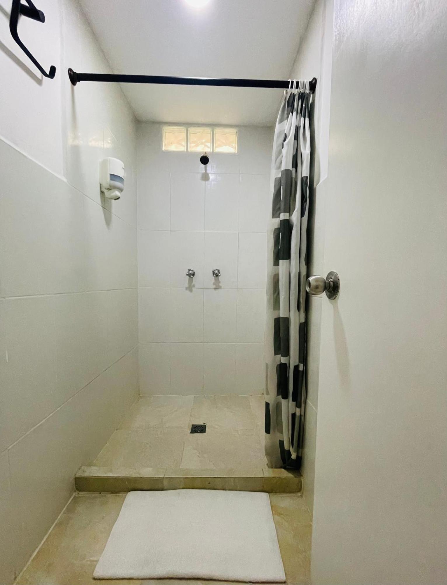 Hostal Lleras Calle 8 Medellín Zewnętrze zdjęcie