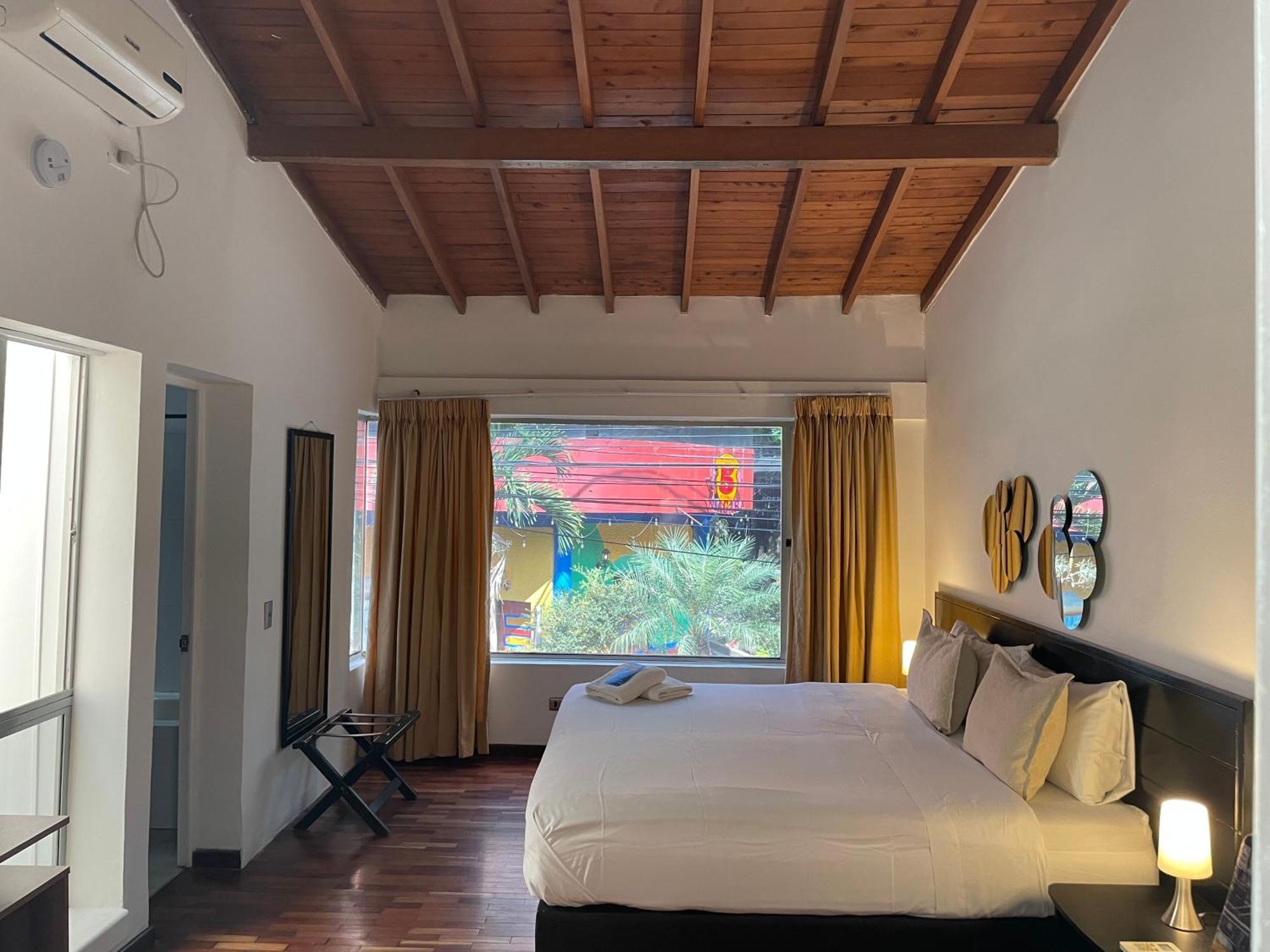 Hostal Lleras Calle 8 Medellín Zewnętrze zdjęcie