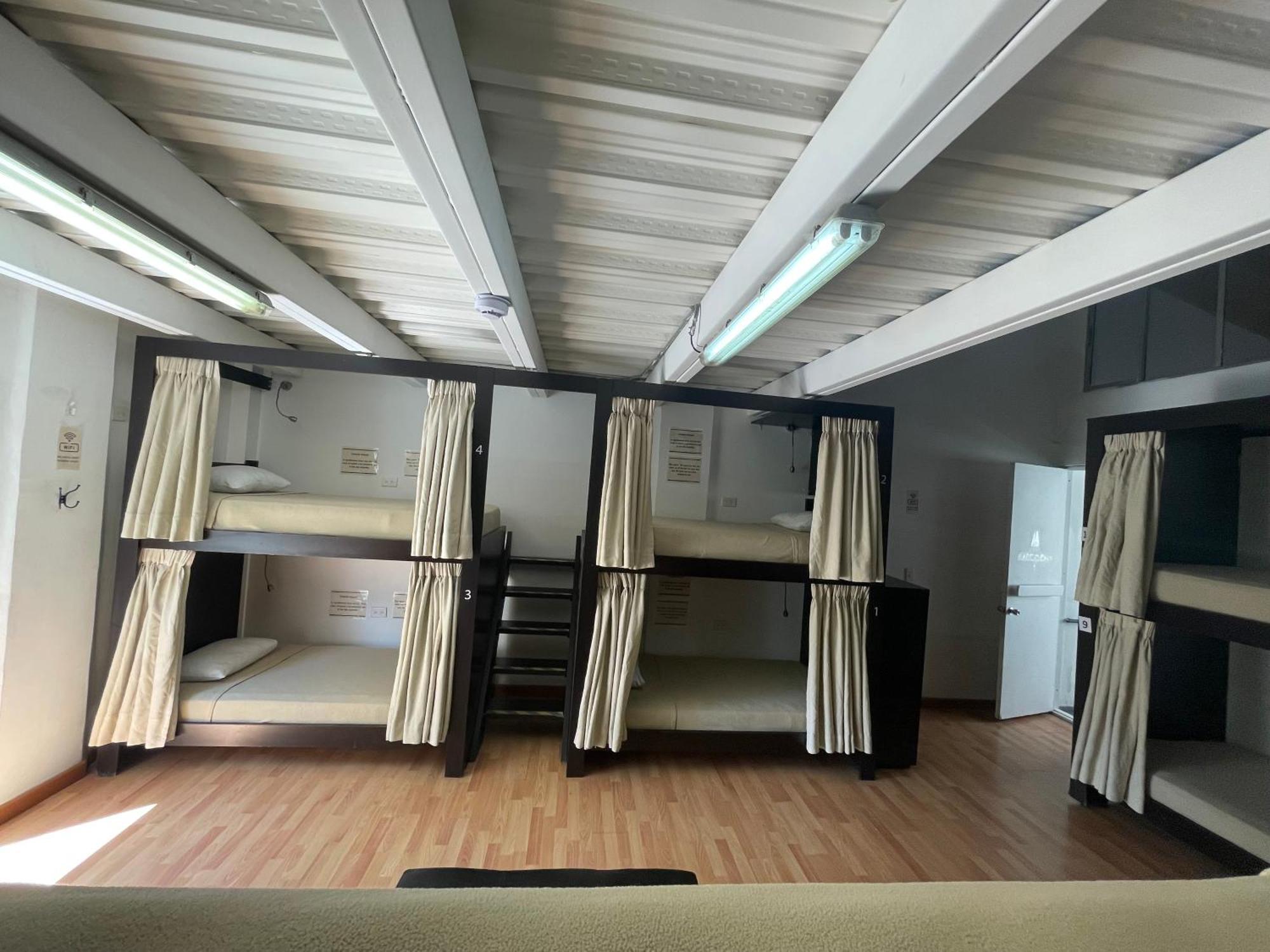 Hostal Lleras Calle 8 Medellín Zewnętrze zdjęcie