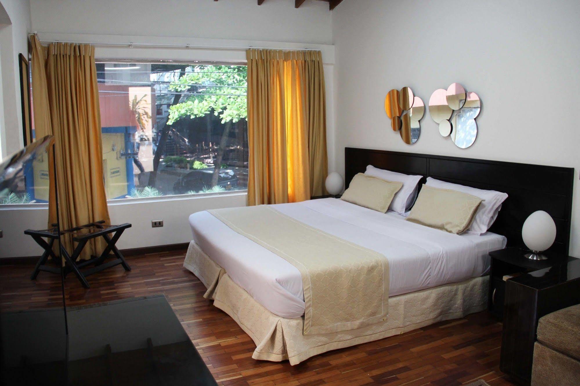 Hostal Lleras Calle 8 Medellín Zewnętrze zdjęcie