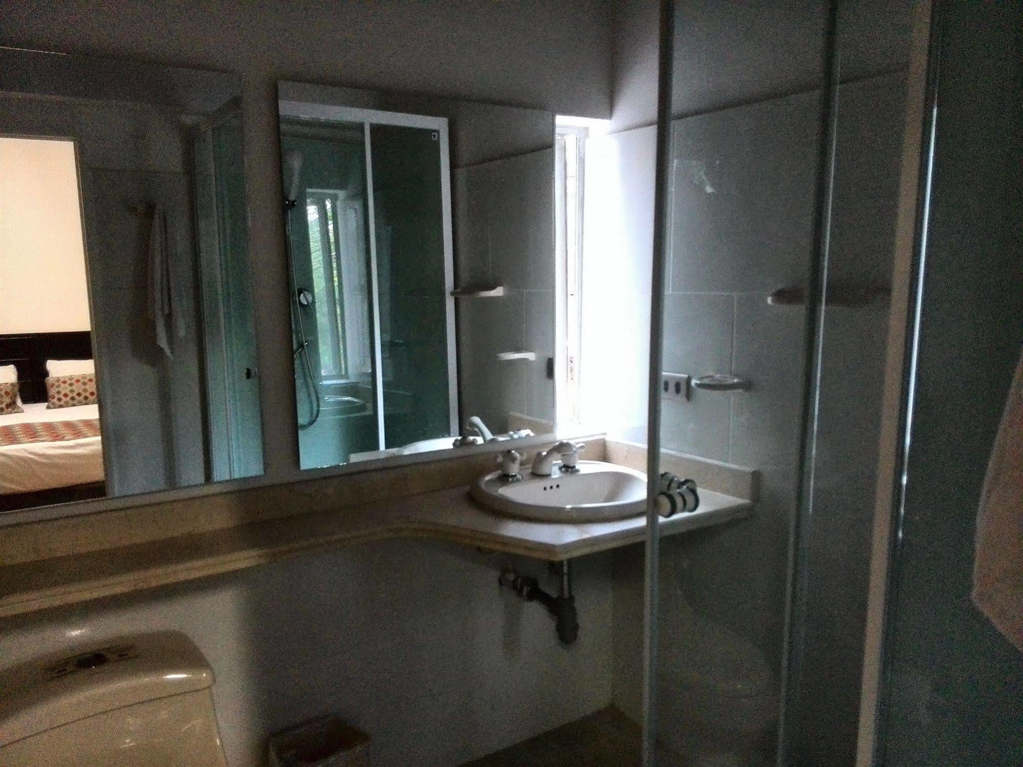 Hostal Lleras Calle 8 Medellín Zewnętrze zdjęcie