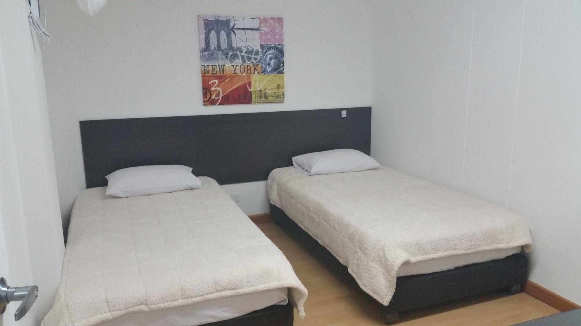 Hostal Lleras Calle 8 Medellín Zewnętrze zdjęcie