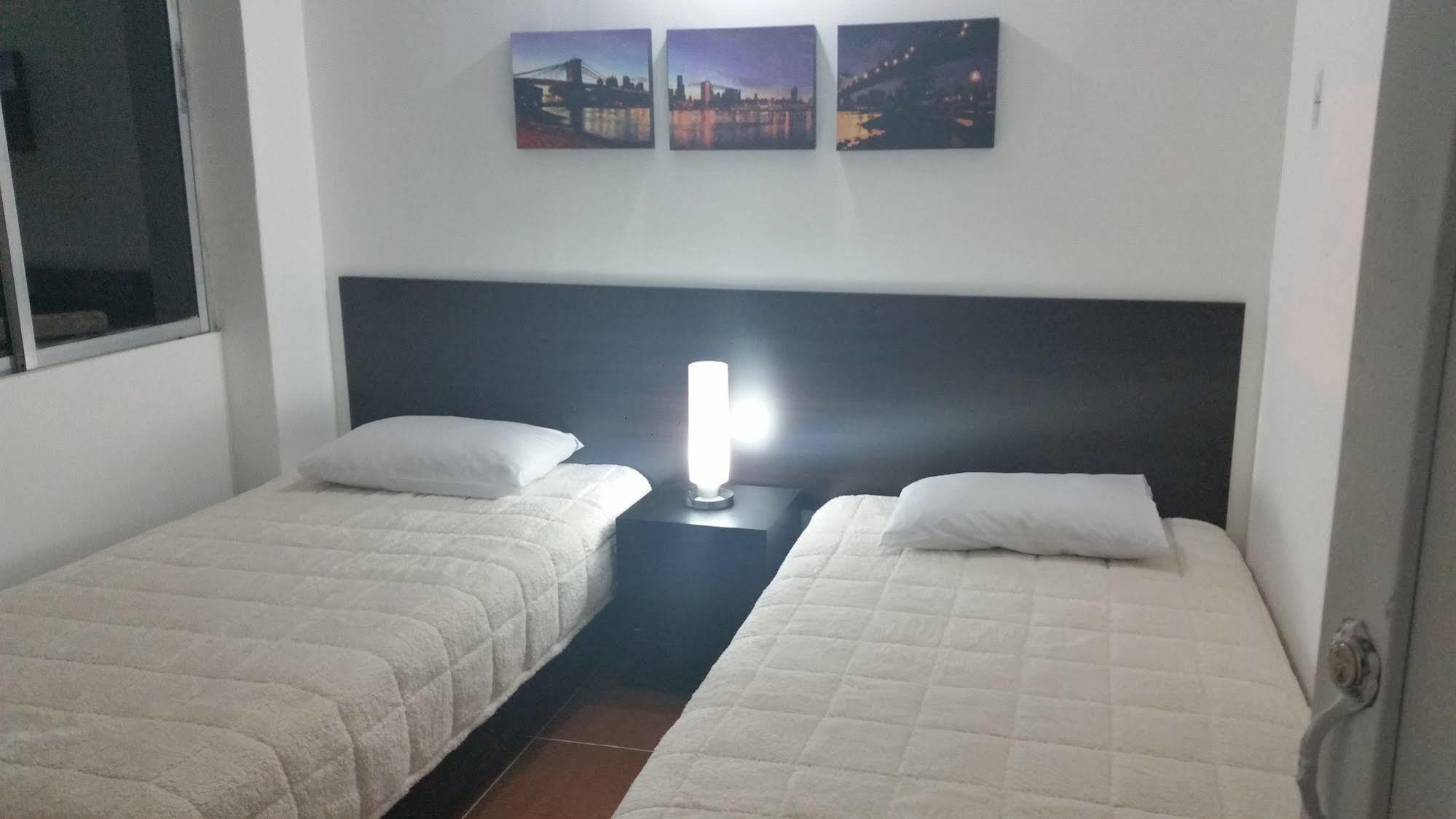 Hostal Lleras Calle 8 Medellín Zewnętrze zdjęcie